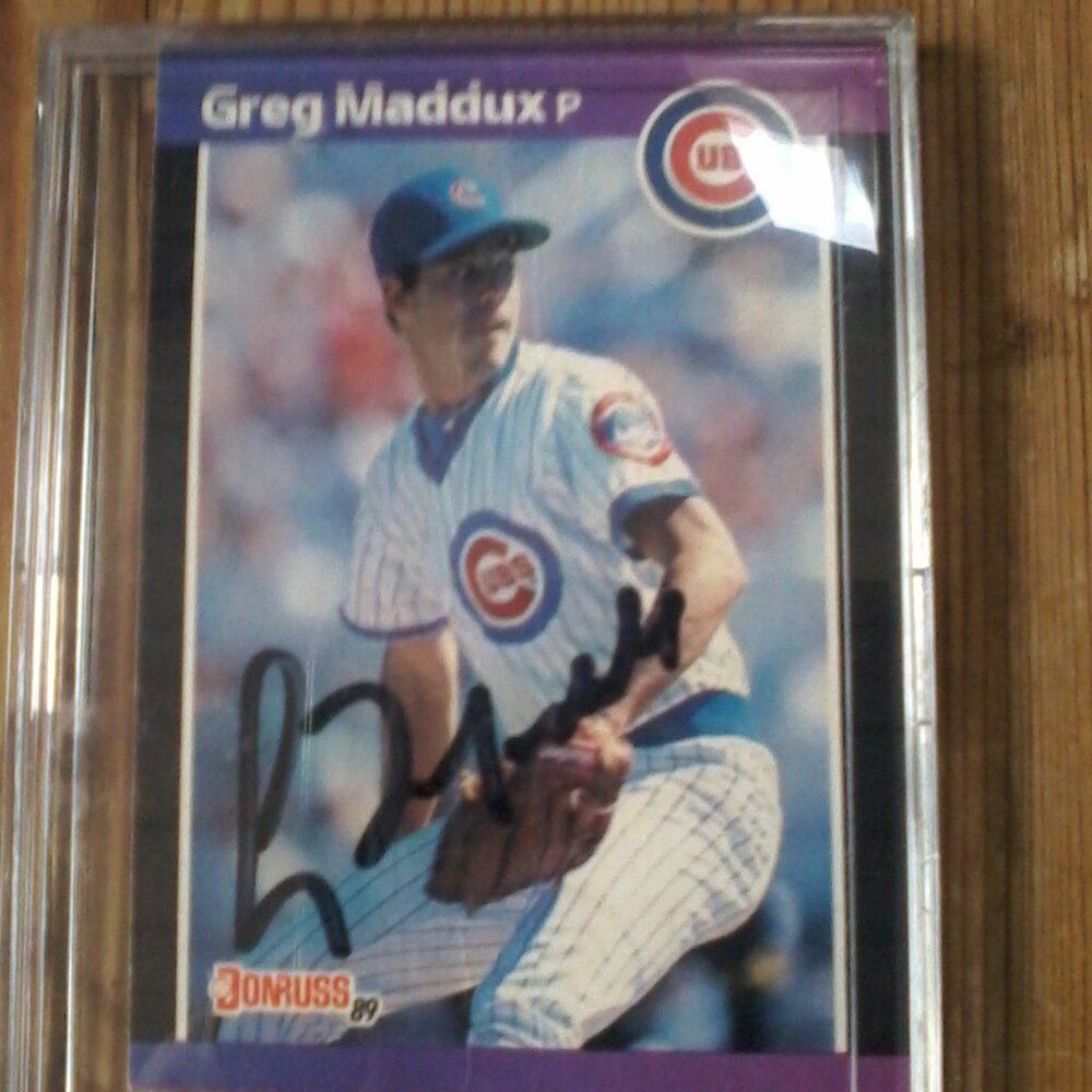 Greg Maddus autographed 89 donruss baseball card